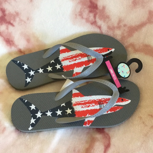 Mens Grey Patriotic Shark  Flip Flops  L 10/11 NWT - Picture 1 of 6